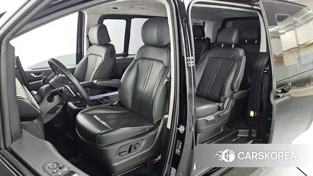 Hyundai Staria 2023 Черный из Кореи, фото 3