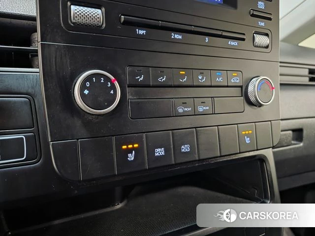 Hyundai Staria 2023 Серебряный из Кореи, фото 3
