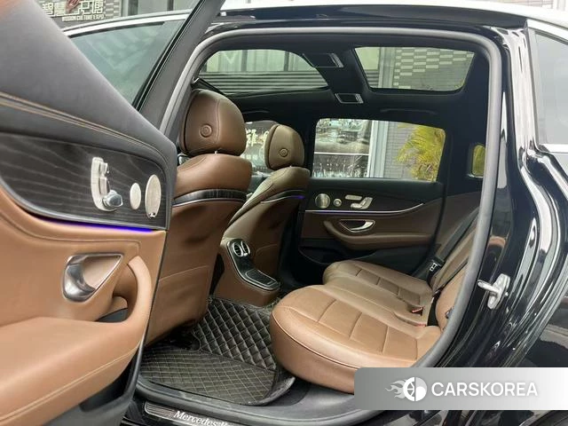 Mercedes-Benz E-Class 2021 Черный из Китая, фото 3