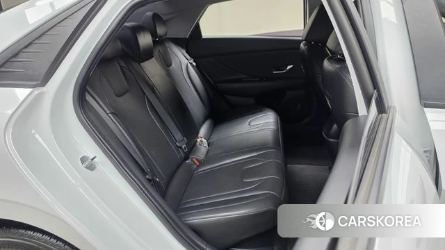 Hyundai Avante Hybrid (CN7) 2022 Белый из Кореи, фото 3