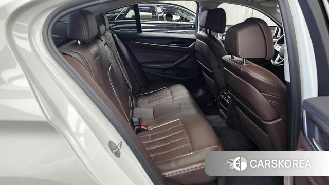 BMW 5 Series (G30) 2019 Белый из Кореи, фото 3