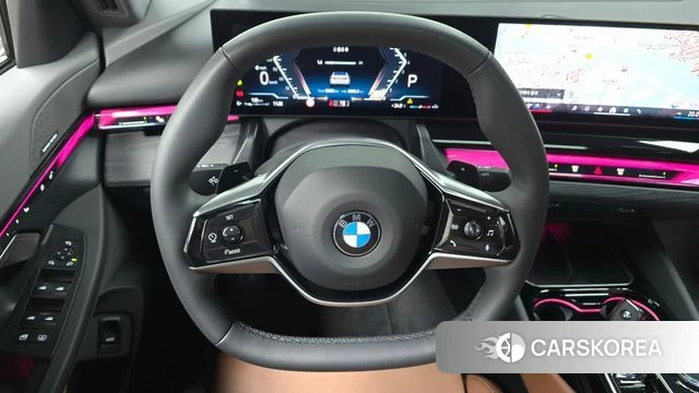 BMW 5 Series (G60) 2023 Белый из Кореи, фото 3