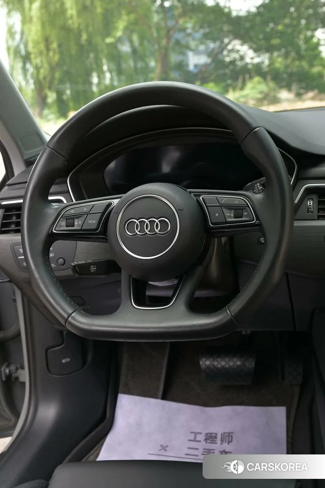 Audi A4L 2021 Темно-серый из Китая, фото 3