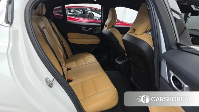 Volvo S60 3rd generation 2023 Белый из Кореи, фото 3