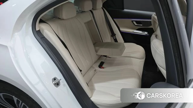 Mercedes-Benz E-Class W214 2025 Белый из Кореи, фото 3