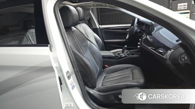 BMW 5 Series (G30) 2019 Белый из Кореи, фото 3