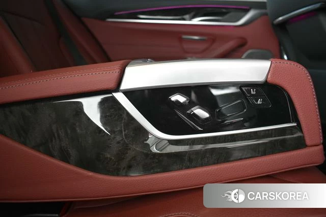 BMW 5 series 2020 Черный из Китая, фото 3