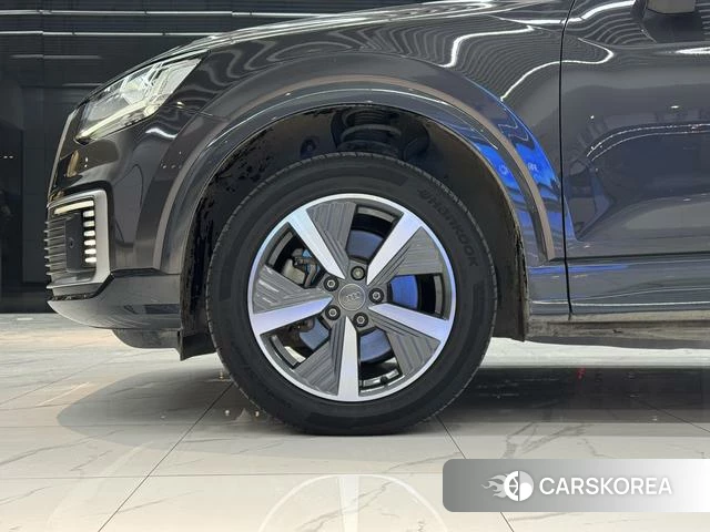 Audi Q2L 2021 Темно-серый из Китая, фото 3