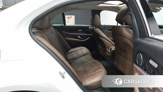 Mercedes-Benz E-Class W213 2018 Белый из Кореи, фото 3