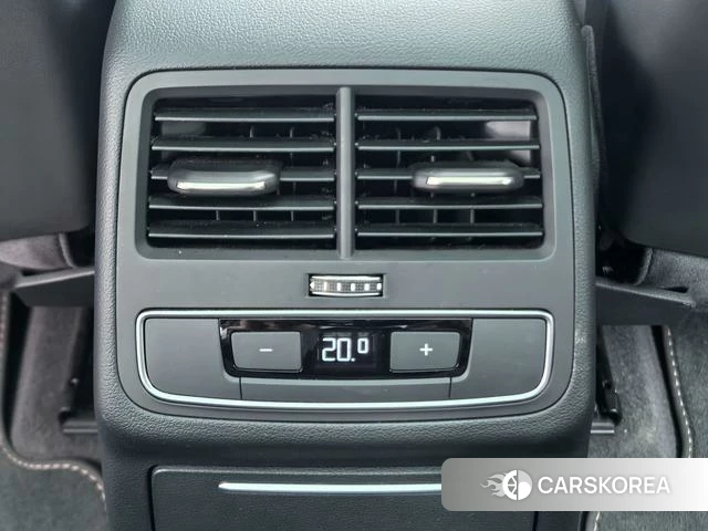 Audi A4L 2024 Темно-серый из Китая, фото 3
