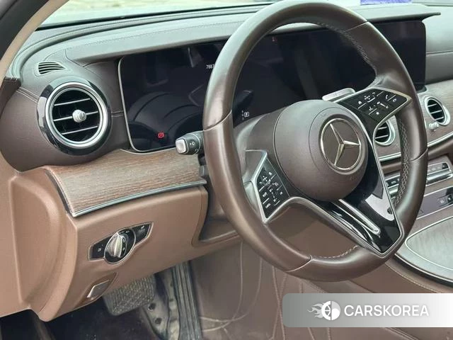 Mercedes-Benz E-Class 2023 Черный из Китая, фото 3