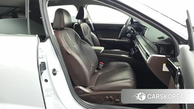 Hyundai Grandeur Hybrid (GN7) 2023 Белый из Кореи, фото 3
