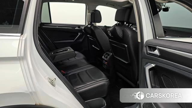 Volkswagen Tiguan second Generation 2019 Белый из Кореи, фото 3