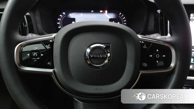 Volvo V60 Cross-Country 2nd Generation 2024 Белый из Кореи, фото 3