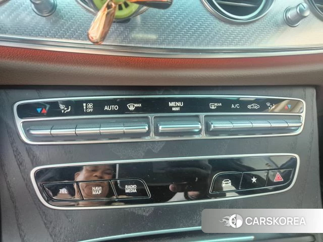 Mercedes-Benz E-Class W213 2021 Серебристо-серый из Кореи, фото 3