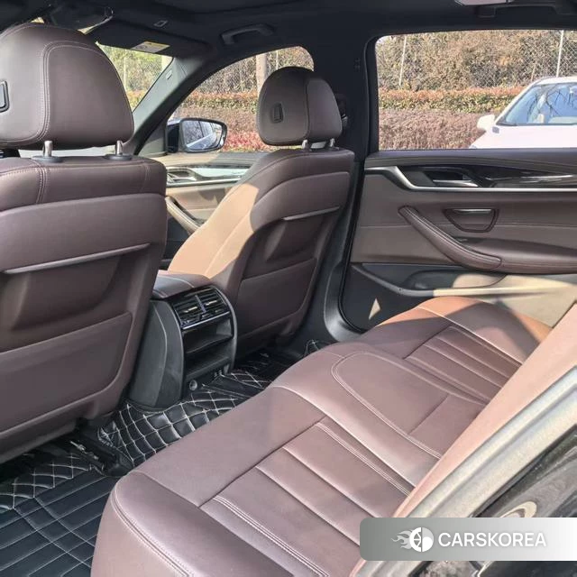 BMW 5 series 2020 Черный из Китая, фото 3