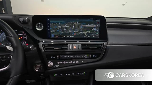 Lexus ES300h 7th generation 2026 Белый из Кореи, фото 3