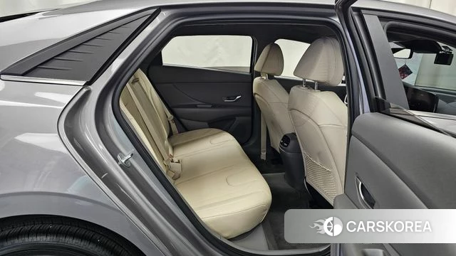 Hyundai Avante (CN7) 2022 Серебристо-серый из Кореи, фото 3