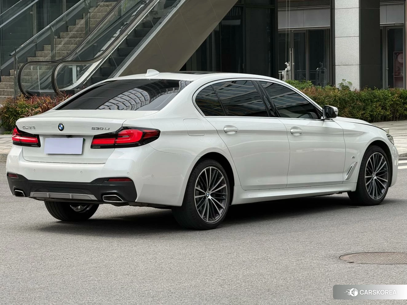 BMW 5 series 2021 Белый из Китая, фото 3
