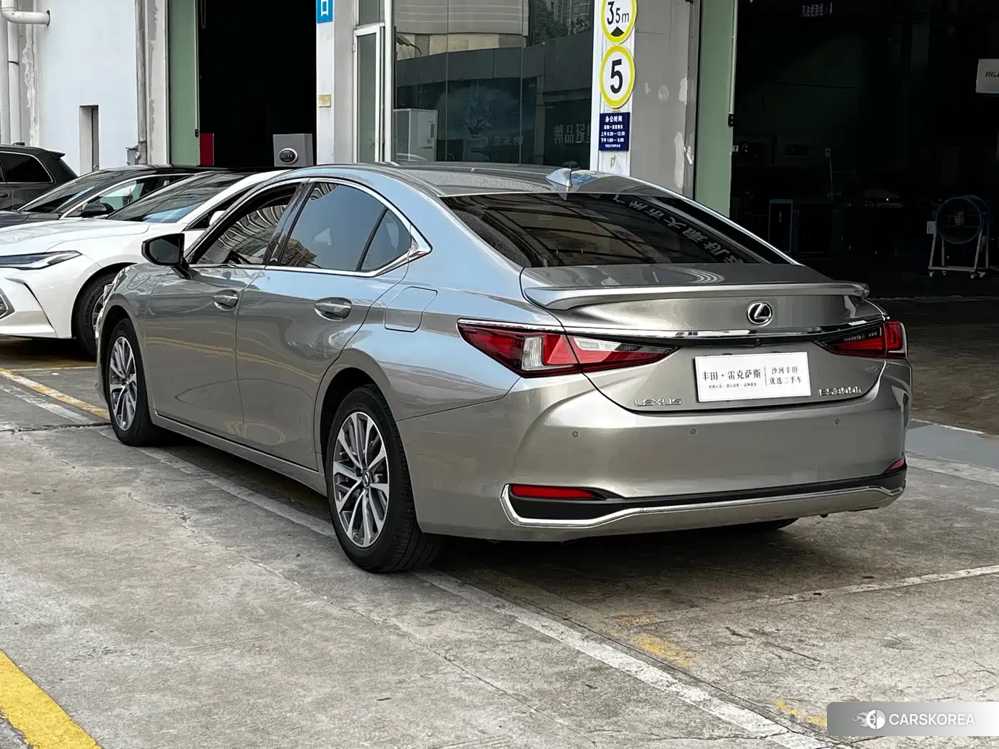 Lexus ES 2023 Silver/gray из Китая, фото 3