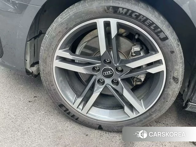 Audi A4L 2023 Темно-серый из Китая, фото 3