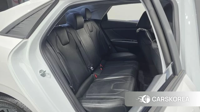 Hyundai Avante Hybrid (CN7) 2023 Белый из Кореи, фото 3