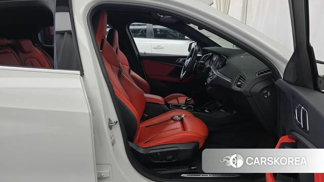 BMW 1 Series (F40) 2021 Белый из Кореи, фото 3