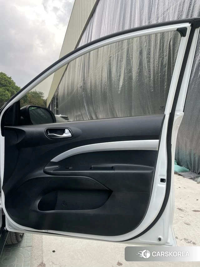 Kia KX1 2021 Белый из Китая, фото 3