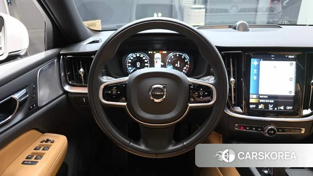 Volvo V60 Cross-Country 2nd Generation 2021 Белый из Кореи, фото 3