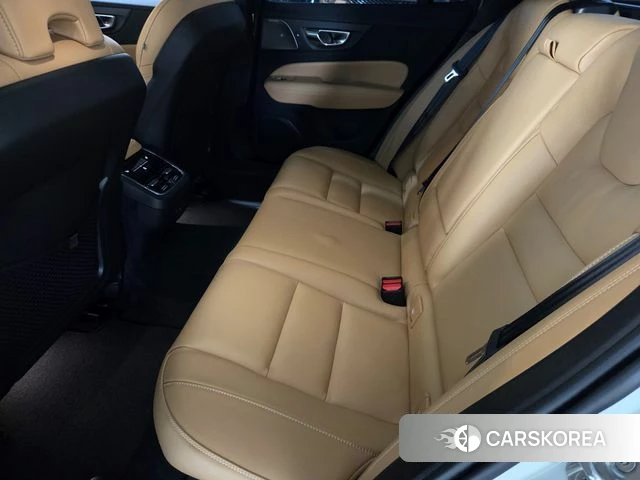 Volvo V60 Cross-Country 2nd Generation 2025 Белый из Кореи, фото 3