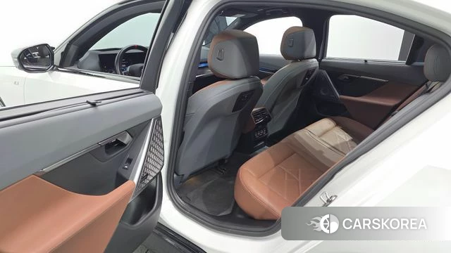 BMW i5 (G60) 2024 Белый из Кореи, фото 3