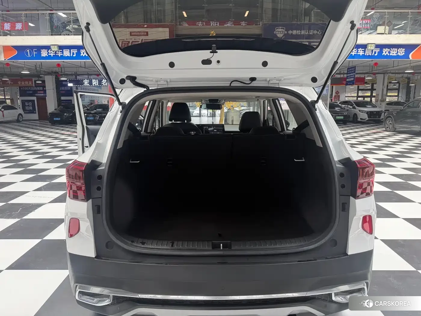 Kia KX3 2021 Белый из Китая, фото 3