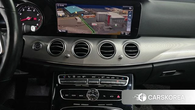Mercedes-Benz E-Class W213 2018 Черный из Кореи, фото 3