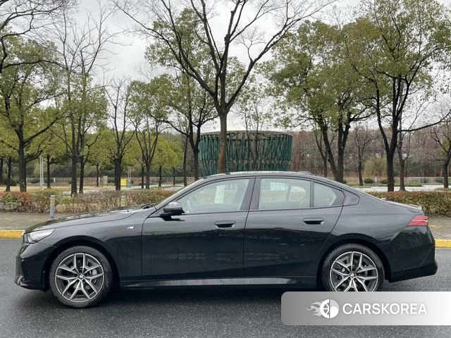 BMW 5 series 2025 Черный из Китая, фото 3