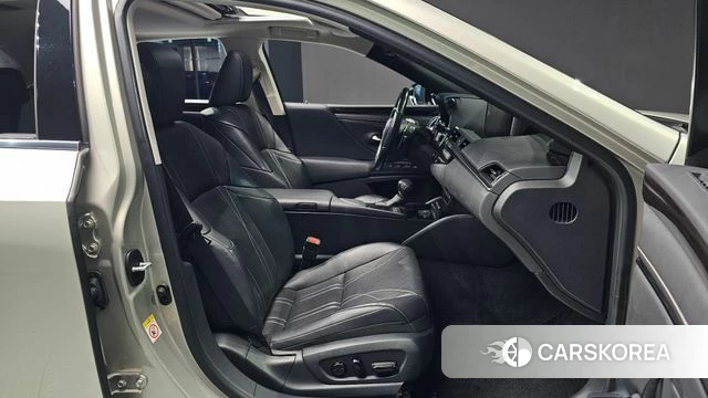 Lexus ES300h 7th generation 2018 Песочный из Кореи, фото 3