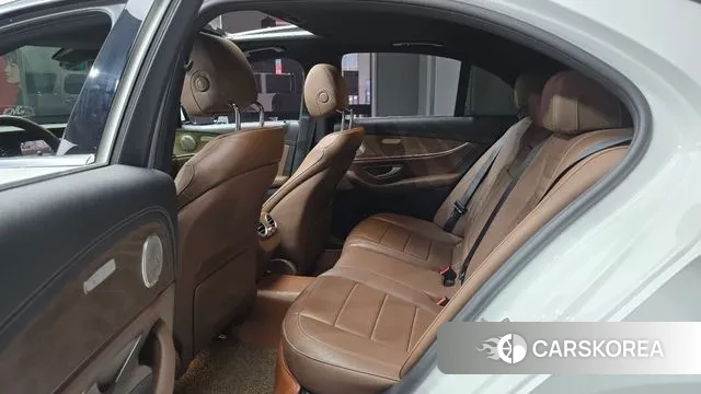 Mercedes-Benz E-Class W213 2022 Белый из Кореи, фото 3