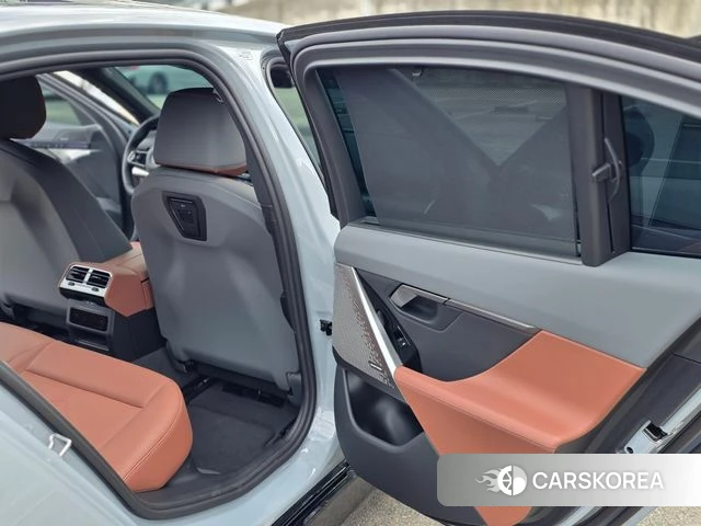 BMW 5 Series (G60) 2026 Цвет галактики из Кореи, фото 3