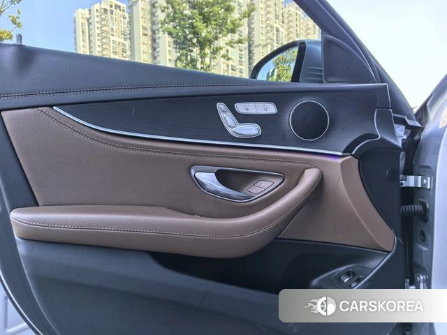 Mercedes-Benz E-Class 2022 Серебристо-серый из Китая, фото 3