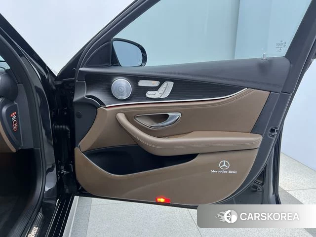 Mercedes-Benz E-Class 2020 Черный из Китая, фото 3