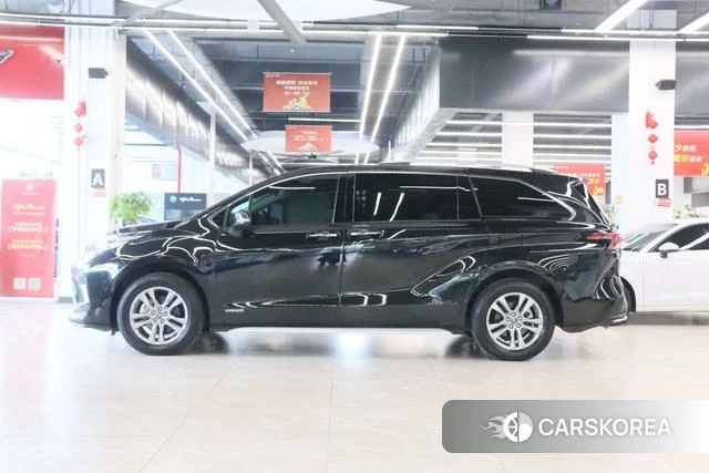 Toyota Granvia 2023 Черный из Китая, фото 3