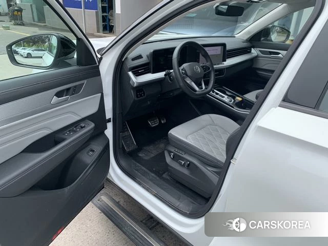 Volkswagen Tavendor 2025 Белый из Китая, фото 3