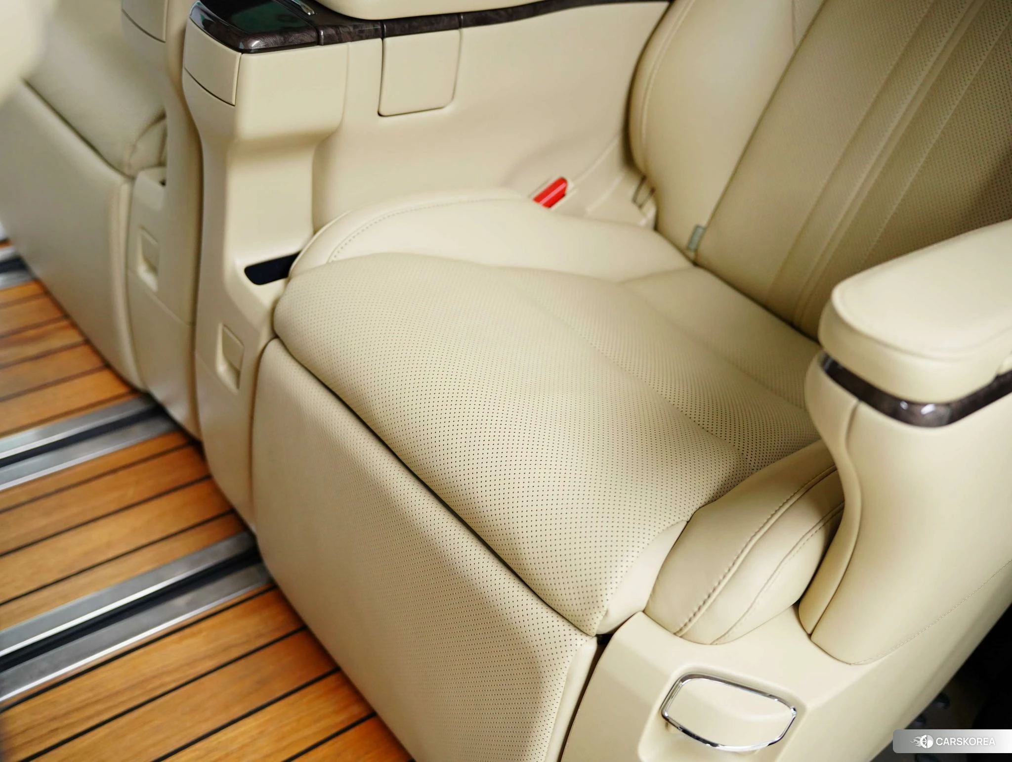 Toyota Alphard 2022 Черный из Китая, фото 3