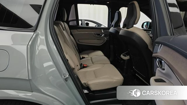 Volvo XC90 second Generation 2025 Светло-серебряный цвет из Кореи, фото 3