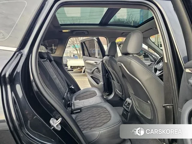BMW X1 (F48) 2021 Черный из Кореи, фото 3