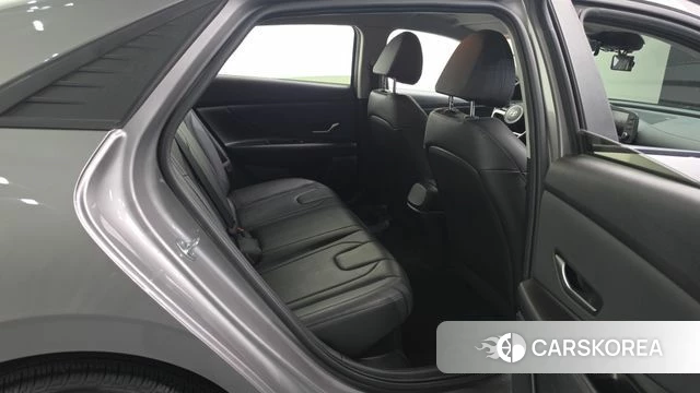 Hyundai Avante Hybrid (CN7) 2021 Серебристо-серый из Кореи, фото 3
