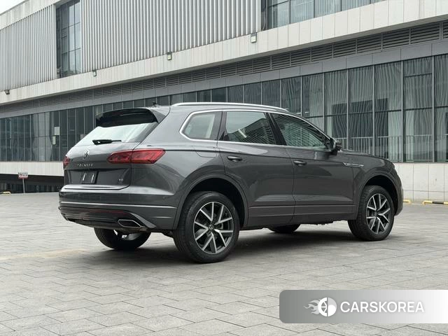 Volkswagen Touareg 2021 Темно-серый из Китая, фото 3