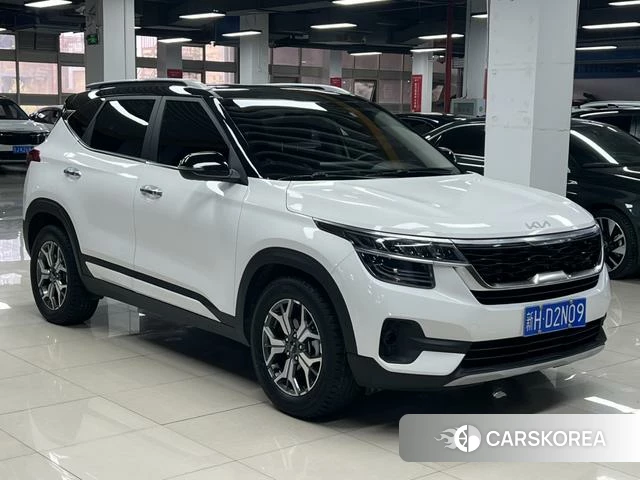 Kia KX3 2023 Белый из Китая, фото 3