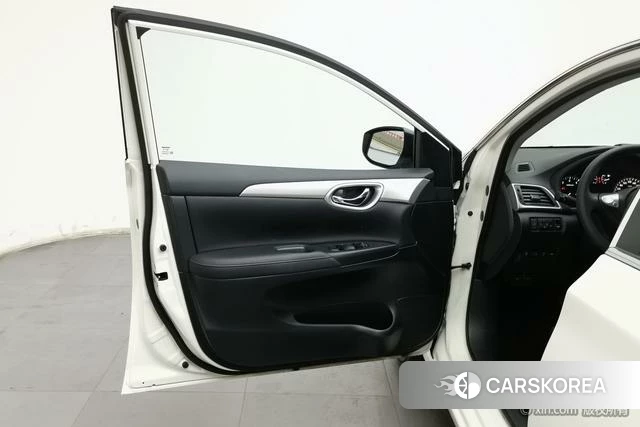 Nissan Sylphy 2024 Белый из Китая, фото 3