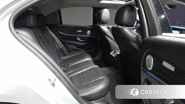 Mercedes-Benz E-Class W213 2019 Серебряный из Кореи, фото 3
