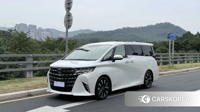 Toyota Alphard 2023 Белый из Китая, фото 3